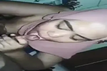 Jilbab Pink Rakus Kulum Kontol Gede Brutal